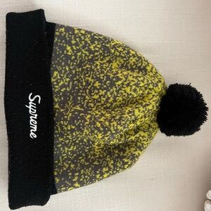 Supreme' Black and Yellow Pom-Pom Beanie